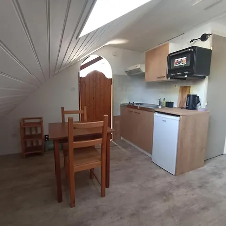 Apartament Climatise Avec Cour Et Jardin Saint-Jean-dʼAngély
